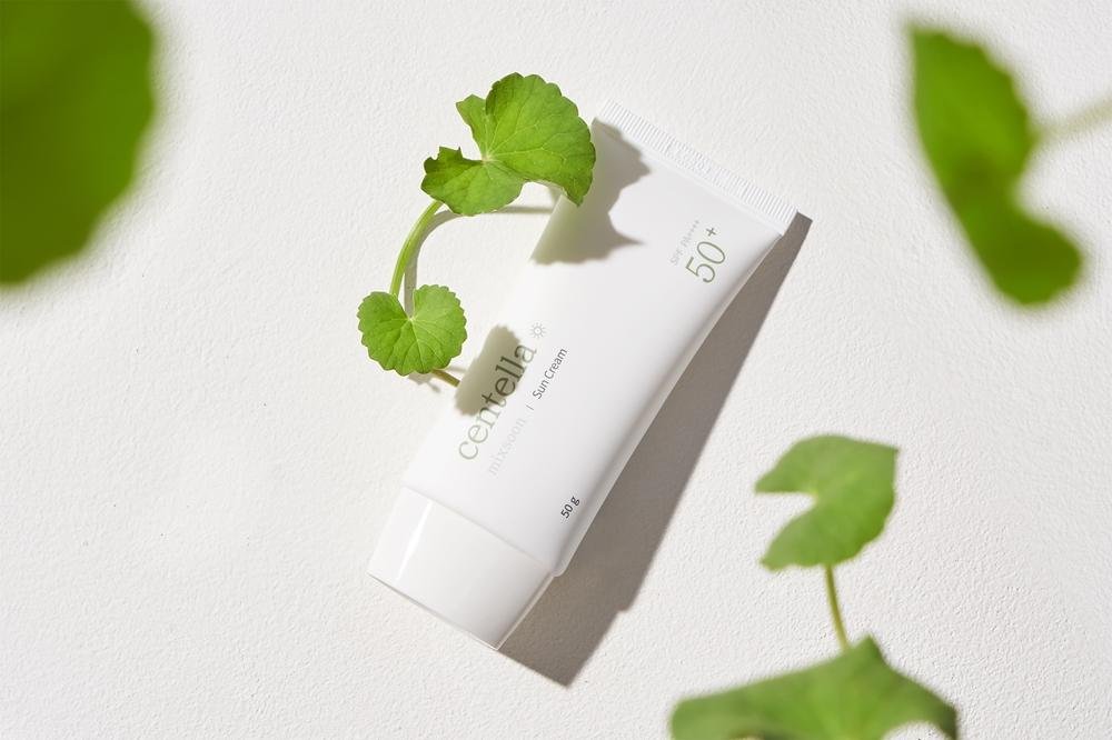 Lightweight sunscreen for oily skin with broad-spectrum SPF protection